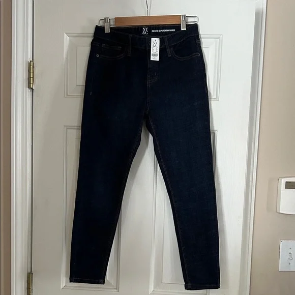 NWT New York & Co. Mid-Rise Super Skinny Size 6P (mid-tagged 10P) Jeans - Picture 1 of 5